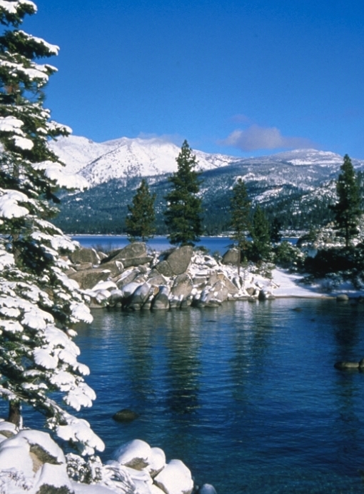 lake with snow_web.JPG