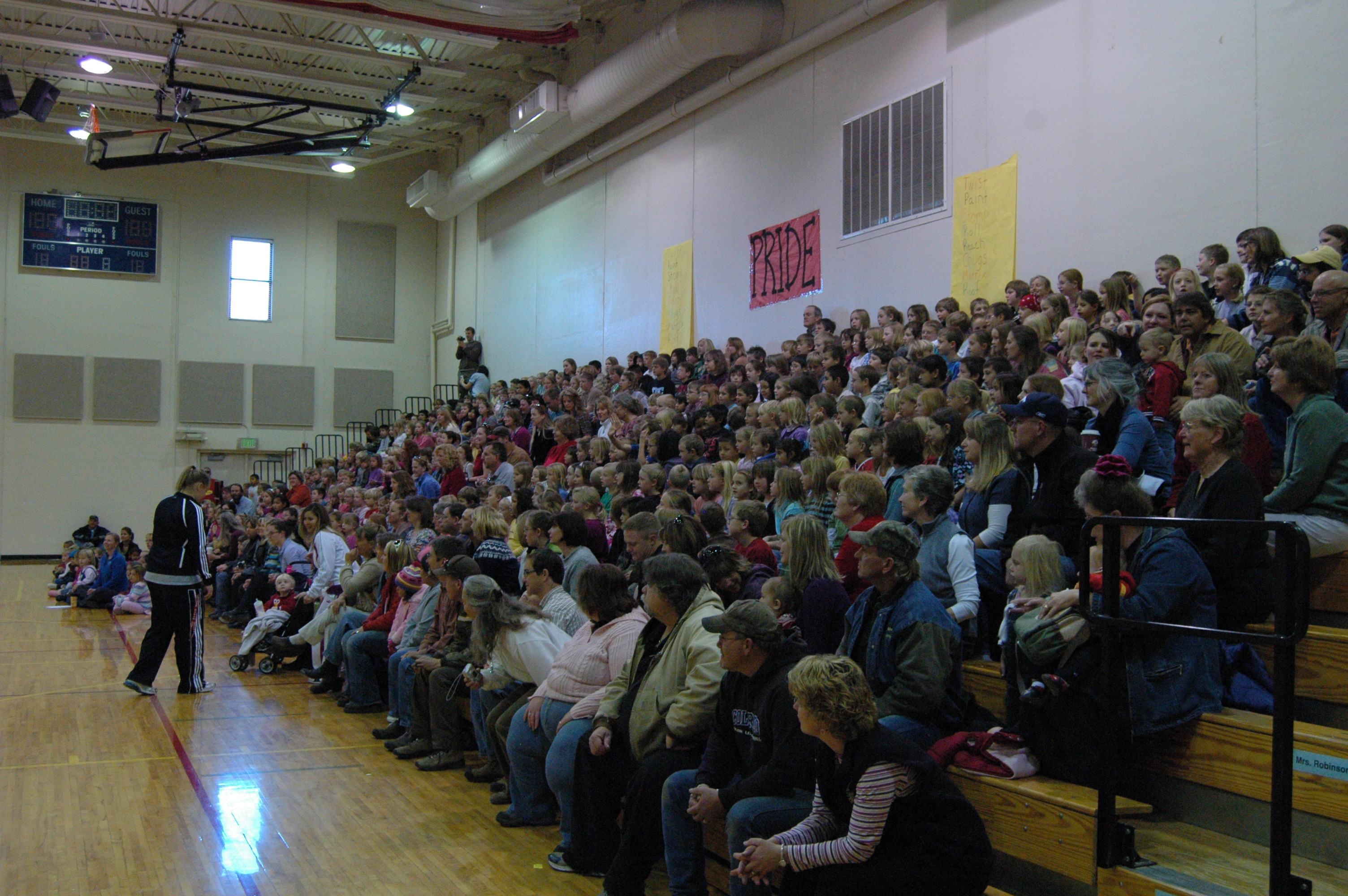 gunny crowd.JPG
