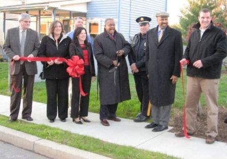 South St Ribbon Cutting 110609 1.jpg