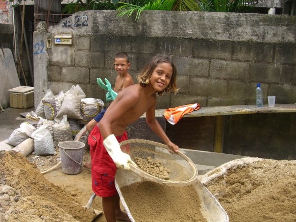 VilaAutodromo boys at work.jpg