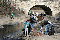 MilwaukeeRiverkeeper_Cleanup.jpg